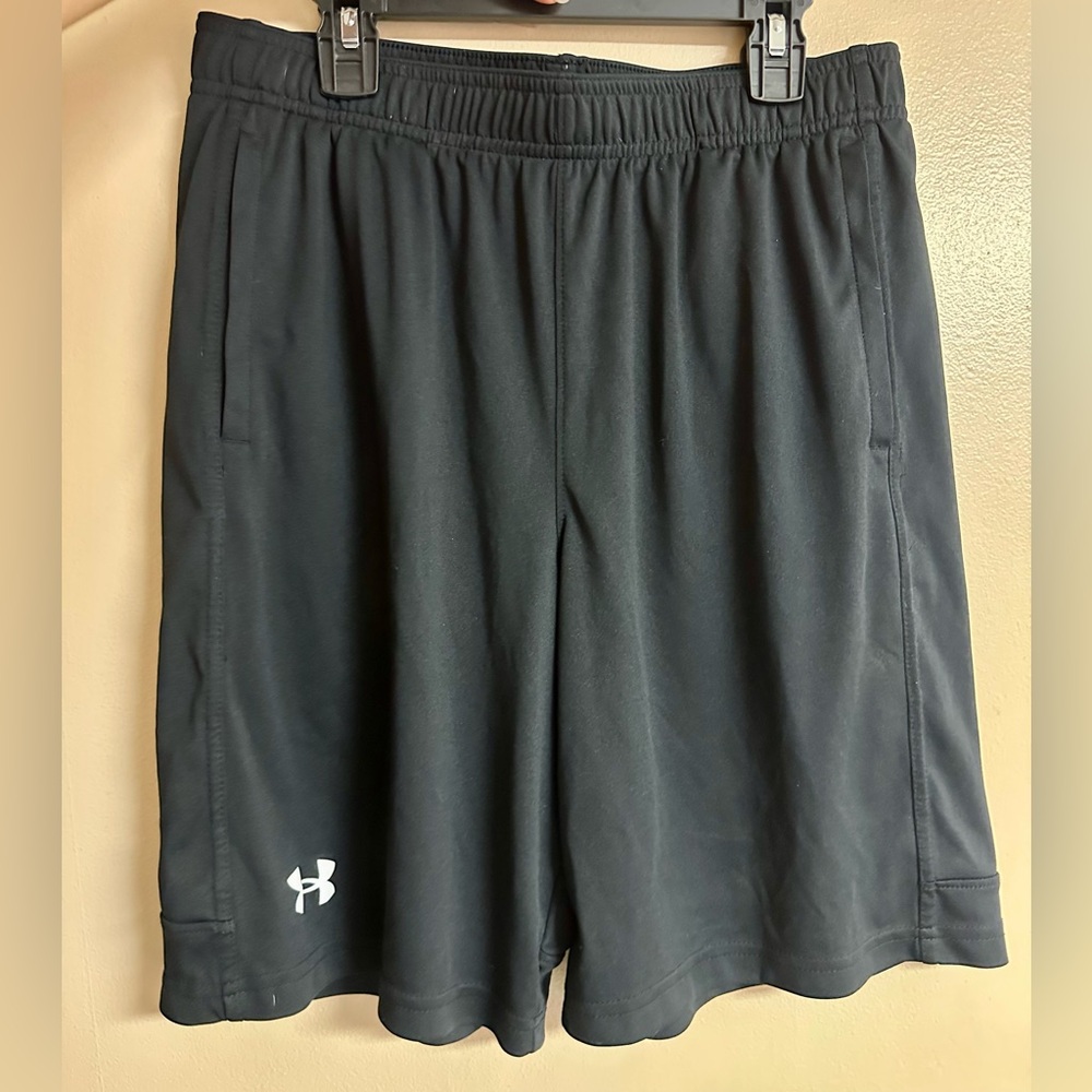 Under Armour boys Black Shorts XL